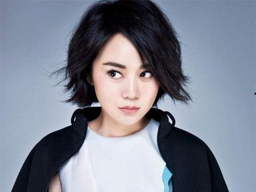 娱乐吃瓜妹闫妮是谁扮演的,揭秘幕后喜剧女王